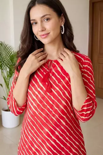 Women Printed Regular Kurta with Trousers