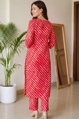 Women Printed Regular Kurta with Trousers