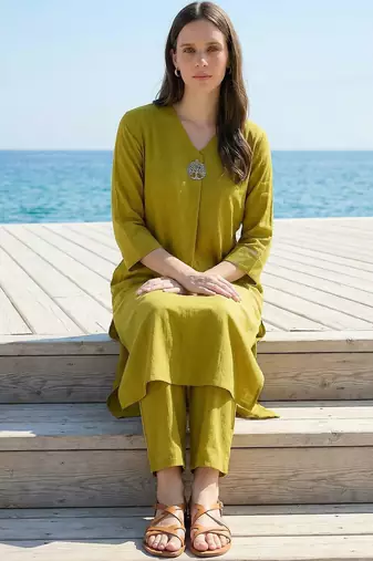 Women Regular Liva Kurta with Trousers