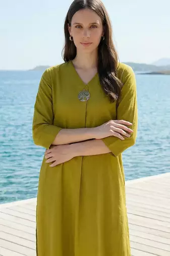 Women Regular Liva Kurta with Trousers