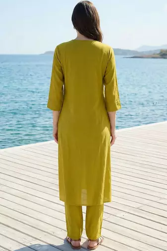 Women Regular Liva Kurta with Trousers