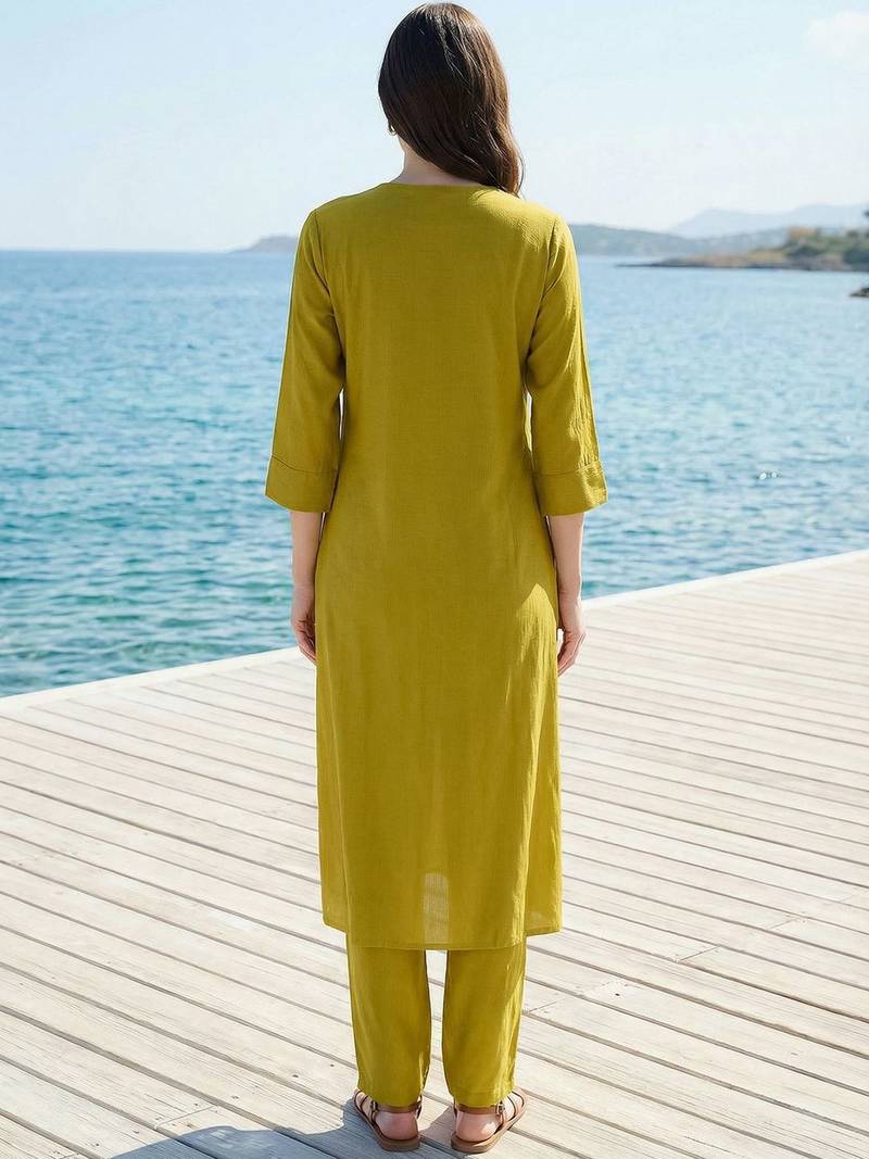 Women Regular Liva Kurta with Trousers