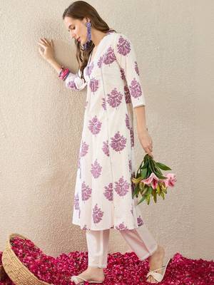 Women Floral Printed Regular Pure Cotton Kurta with Trousers 3