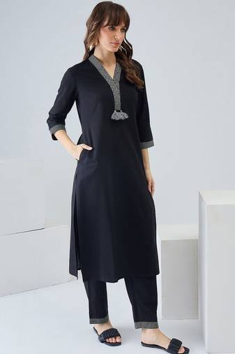 Women Printed Regular Thread Work Kurta with Trousers