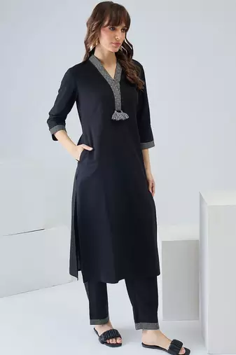 Women Printed Regular Thread Work Kurta with Trousers