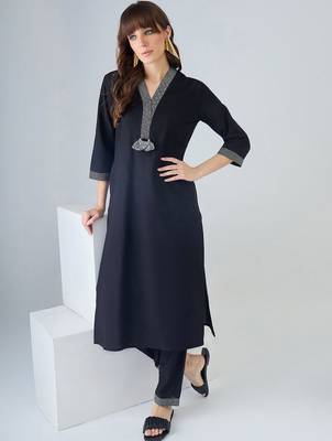 Women Printed Regular Thread Work Kurta with Trousers 3