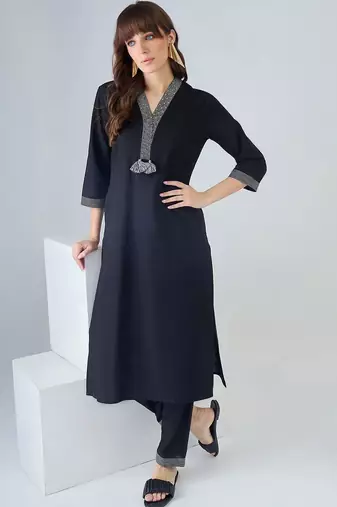 Women Printed Regular Thread Work Kurta with Trousers
