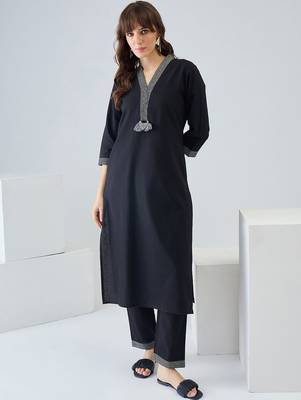 Women Printed Regular Thread Work Kurta with Trousers 4