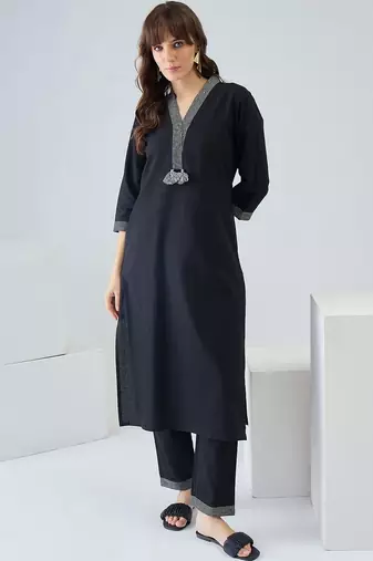 Women Printed Regular Thread Work Kurta with Trousers