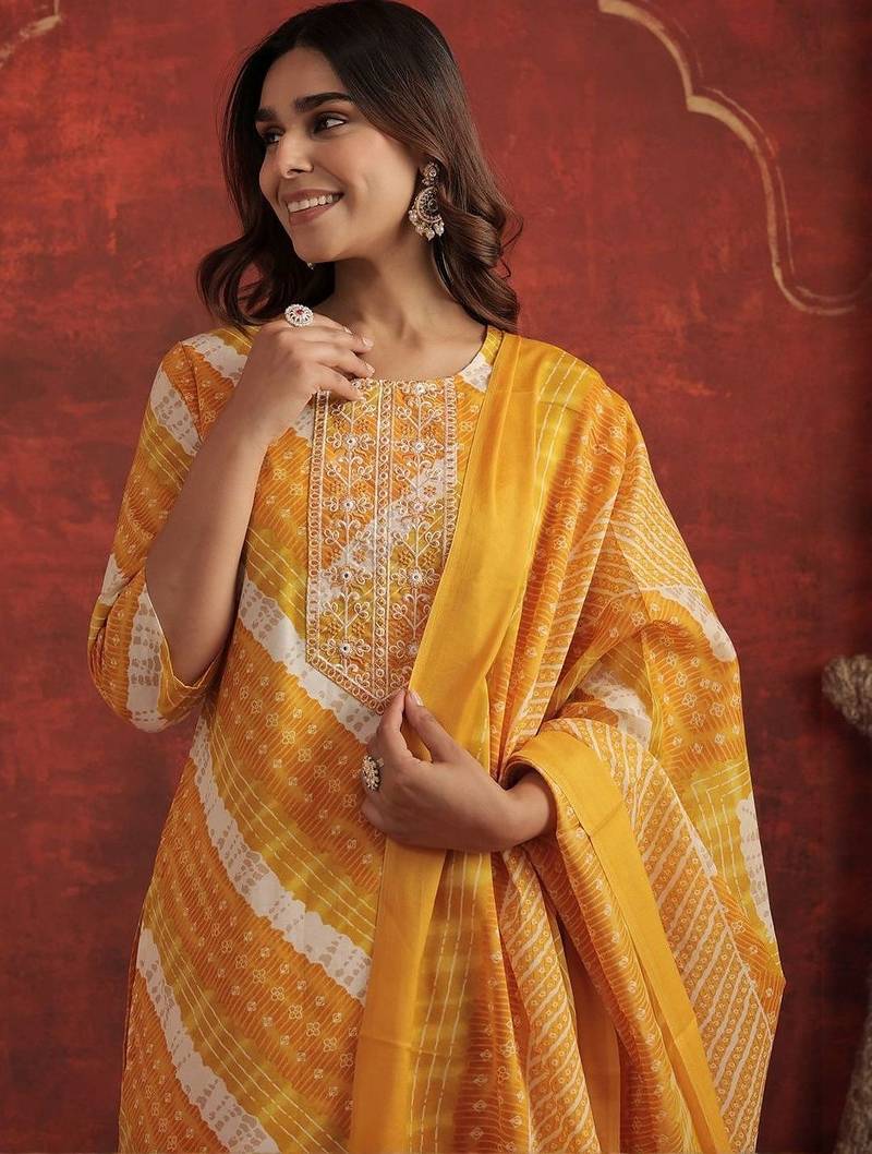 Women Printed Regular Thread Work Kurta with Trousers & With Dupatta