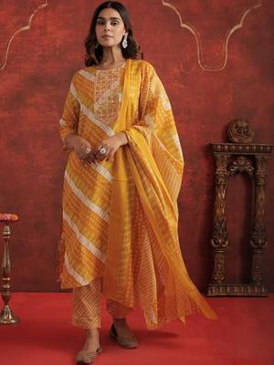Women Printed Regular Thread Work Kurta with Trousers & With Dupatta 2