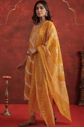 Women Printed Regular Thread Work Kurta with Trousers & With Dupatta