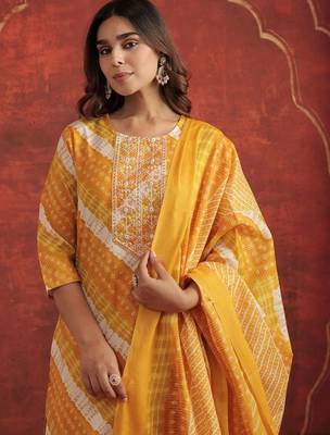 Women Printed Regular Thread Work Kurta with Trousers & With Dupatta 6