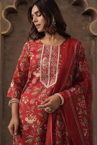 Floral Printed Round Neck Straight Kurta With Trousers & Dupatta