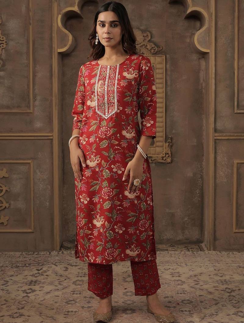 Floral Printed Round Neck Straight Kurta With Trousers & Dupatta