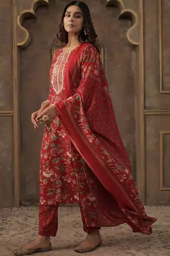 Floral Printed Round Neck Straight Kurta With Trousers & Dupatta