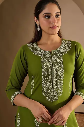 Women Ethnic Motifs Printed Kurta with Trousers
