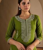 Women Ethnic Motifs Printed Kurta with Trousers