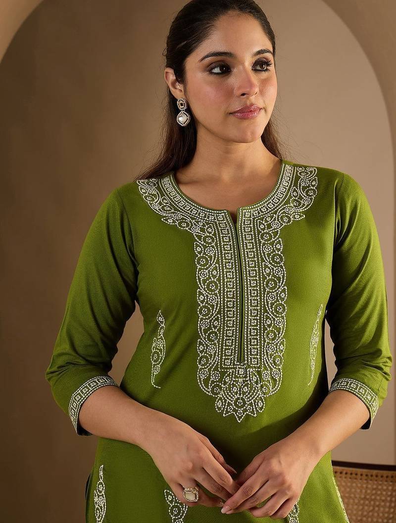 Women Ethnic Motifs Printed Kurta with Trousers