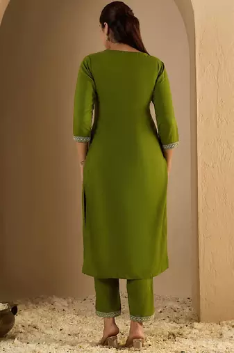 Women Ethnic Motifs Printed Kurta with Trousers