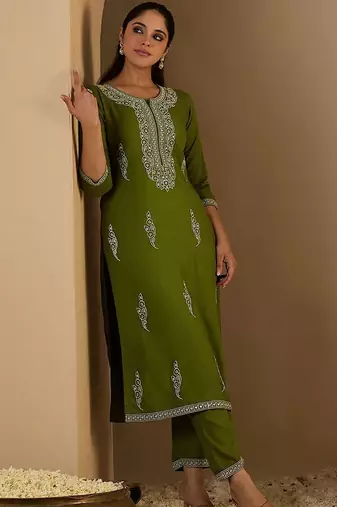 Women Ethnic Motifs Printed Kurta with Trousers