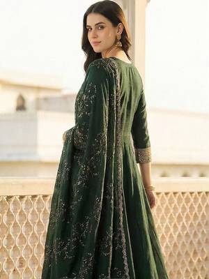 Women Ethnic Motifs Embroidered Regular Kurta with Trousers & With Dupatta 3