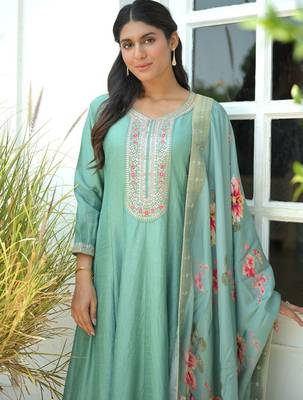 Women Floral Embroidered Regular Sequinned Kurta with Trousers & With Dupatta 1