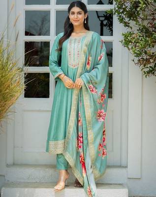 Women Floral Embroidered Regular Sequinned Kurta with Trousers & With Dupatta 2