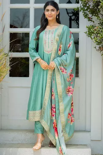 Women Floral Embroidered Regular Sequinned Kurta with Trousers & With Dupatta