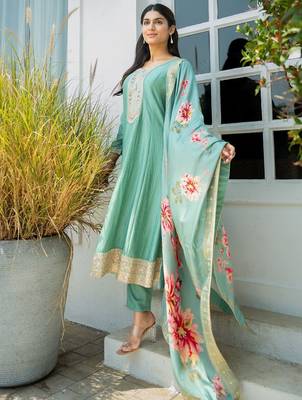 Women Floral Embroidered Regular Sequinned Kurta with Trousers & With Dupatta 5