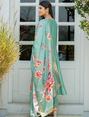 Women Floral Embroidered Regular Sequinned Kurta with Trousers & With Dupatta 6