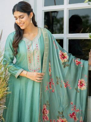 Women Floral Embroidered Regular Sequinned Kurta with Trousers & With Dupatta 7