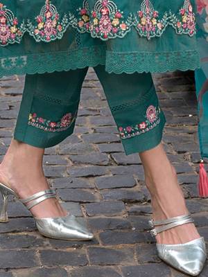 Women Ethnic Motifs Embroidered Regular Thread Work Kurta with Trousers & With Dupatta 4