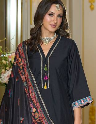 Women Ethnic Motifs Embroidered Regular Thread Work Kurta with Trousers & With Dupatta 5