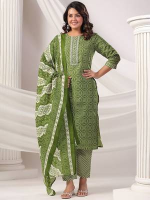 Women Bandhani Printed Regular Pure Cotton Kurta with Trousers & Dupatta 2