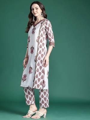Women Ethnic Motifs Printed Regular Pure Cotton Kurta with Trousers 5