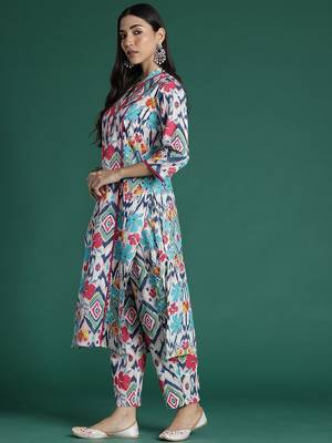Women Printed Panelled Pure Cotton Kurta with Trousers 4