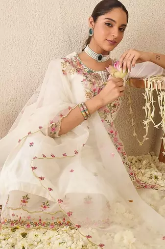 Women Floral Embroidered Regular Thread Work Kurta with Trousers & With Dupatta