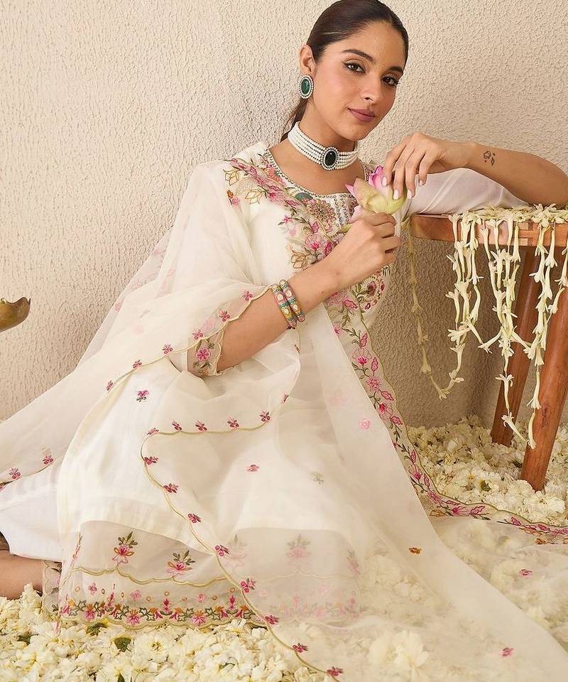 Women Floral Embroidered Regular Thread Work Kurta with Trousers & With Dupatta