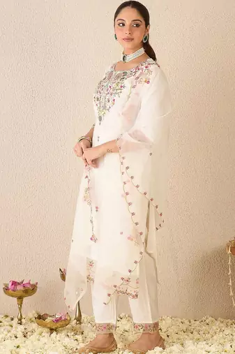 Women Floral Embroidered Regular Thread Work Kurta with Trousers & With Dupatta