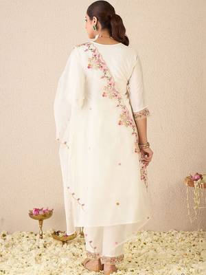 Women Floral Embroidered Regular Thread Work Kurta with Trousers & With Dupatta 7
