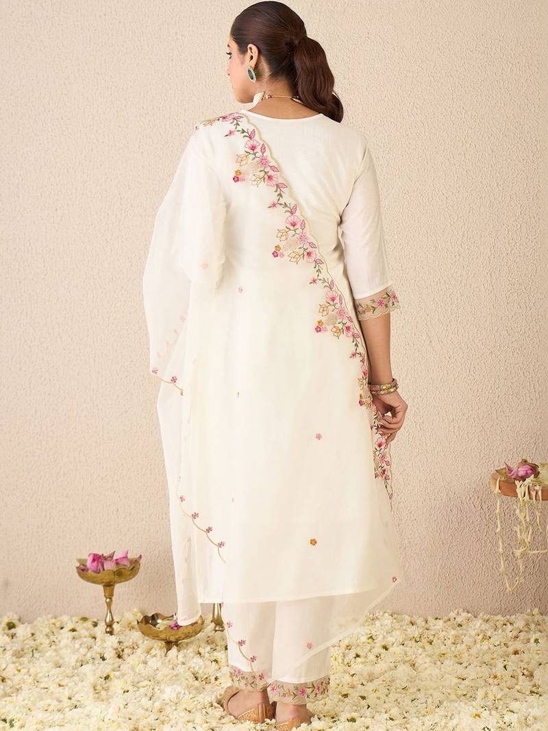Women Floral Embroidered Regular Thread Work Kurta with Trousers & With Dupatta