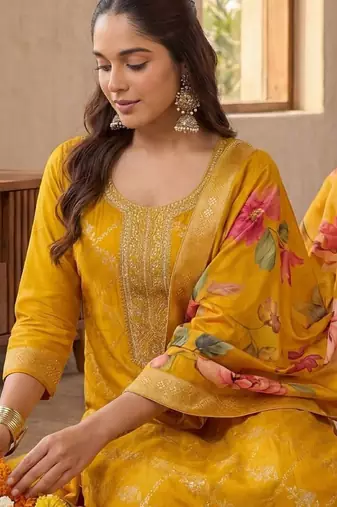 Women Regular Thread Work Kurta with Palazzos & With Dupatta