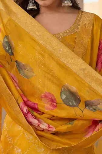 Women Regular Thread Work Kurta with Palazzos & With Dupatta