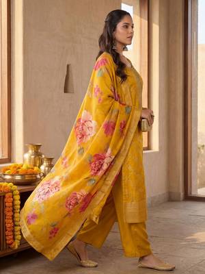 Women Regular Thread Work Kurta with Palazzos & With Dupatta 4