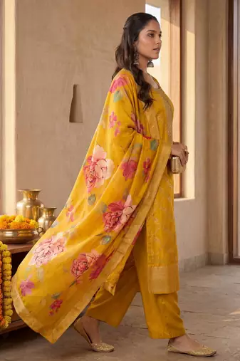 Women Regular Thread Work Kurta with Palazzos & With Dupatta