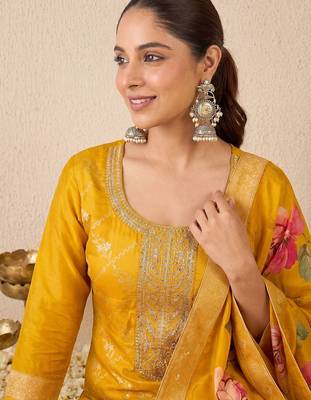 Women Regular Thread Work Kurta with Palazzos & With Dupatta 5