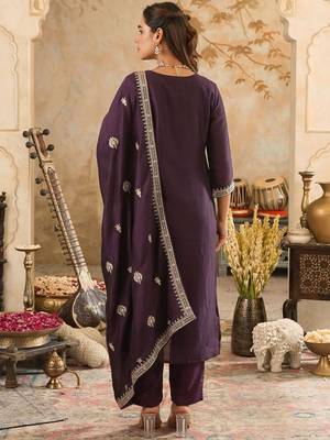 Women Ethnic Motifs Embroidered Regular Thread Work Kurta with Trousers & With Dupatta 3