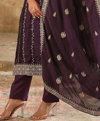 Women Ethnic Motifs Embroidered Regular Thread Work Kurta with Trousers & With Dupatta 4
