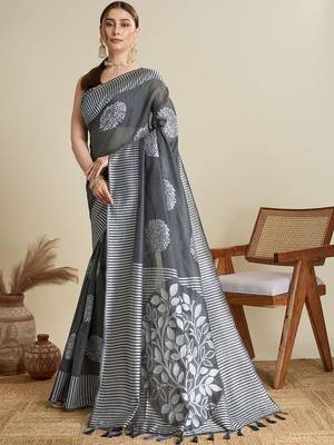 Grey silk blend woven design saree with blouse 3